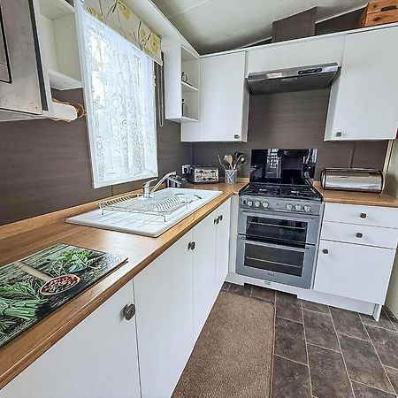Brilliant Caravan With A Partial Sea View In Suffolk Ref 32026Az Лоустофт Екстер'єр фото