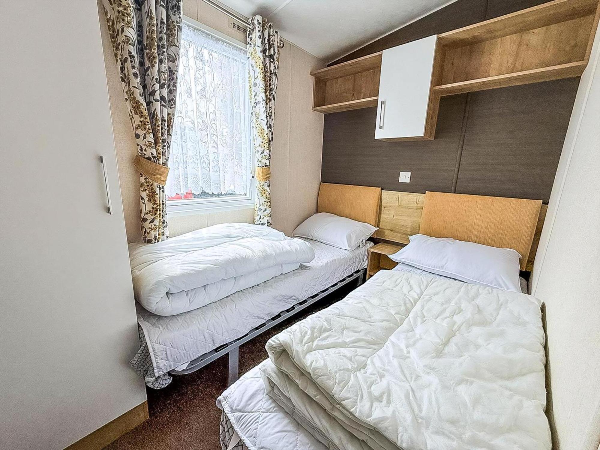 Brilliant Caravan With A Partial Sea View In Suffolk Ref 32026Az Лоустофт Екстер'єр фото